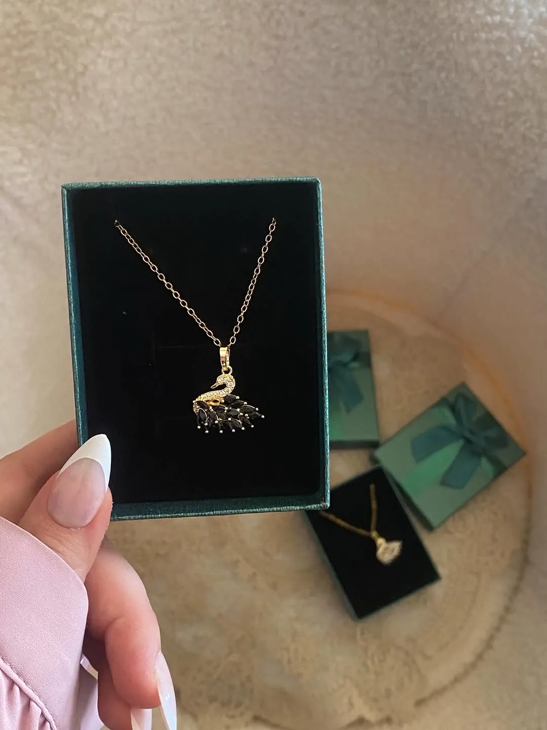 Swan 🦢 Loyalty Necklace – Elegant Minimal Jewelry