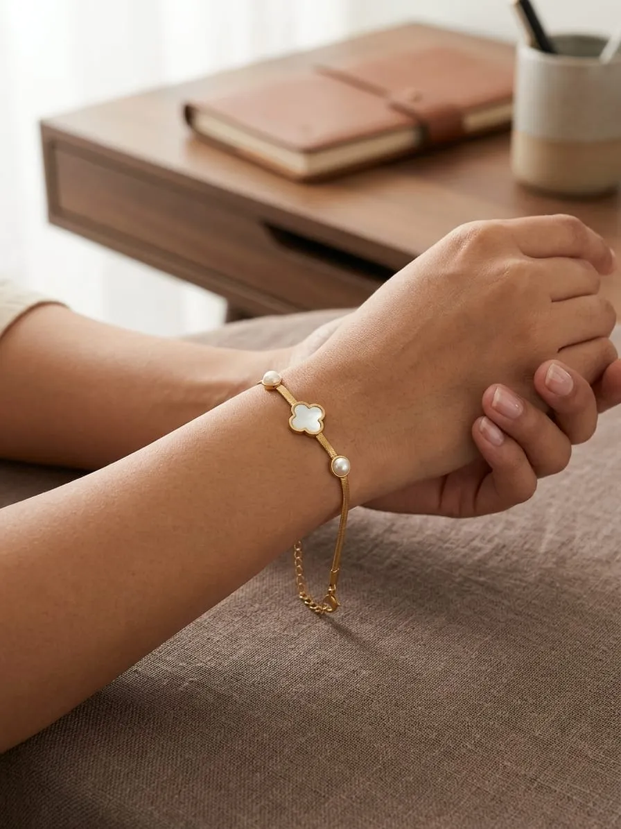 White Floral Braclet